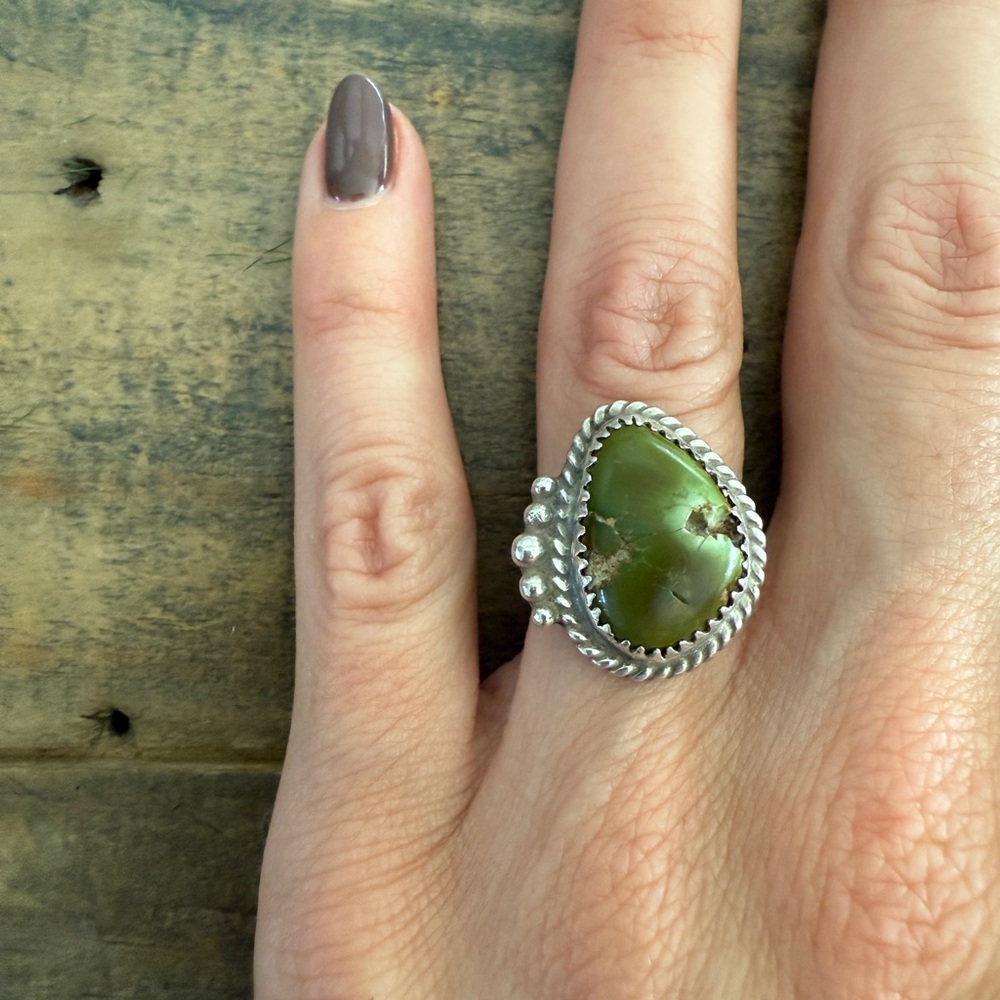 VTG Vintage Navajo Handmade Green Turquoise and Sterling Silver Ring Sz 4.5-5.5